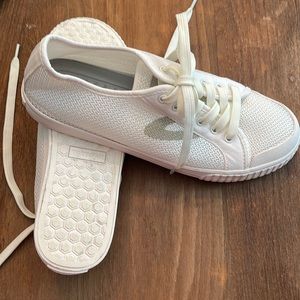 Terrine white mesh sneaker size 9